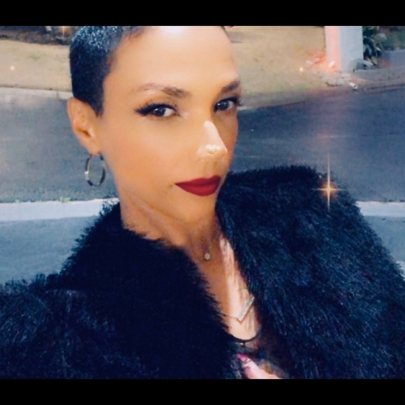 Meet your Posher, Tyra - Picture 2 of 5